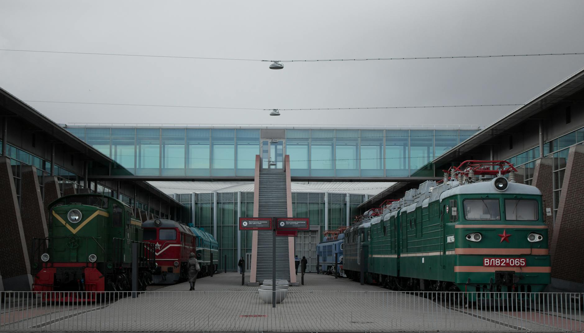 Zabytkowe lokomotywy w Muzeum Kolejnictwa w Sankt Petersburgu